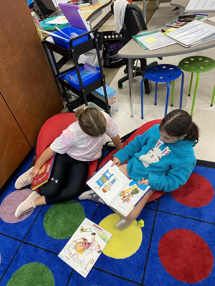 MsCarpenterRCE's tweet photo. We had the best time partner reading with @MsWatkins_RCE class! What a fun way to celebrate our reading! #oneRCE https://t.co/QdXixYgJSE