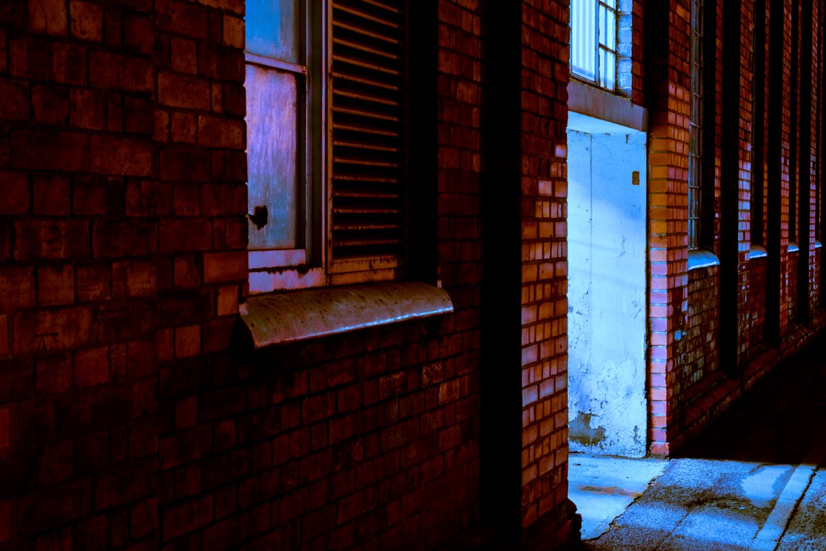 CharlieKJ's tweet photo. "EXIT" - 2018

On a #night #walk with @jstknwn, we #ventured east #Lincoln and ran into some #bats. 

While the units and #old #factories offered #shape and #texture, one thing on my mind, getting away from the airborne terrors 😂

📧 hello@charliekj.uk
🌐 https://t.co/kfLZdzUreI https://t.co/QhNdUy5eNw