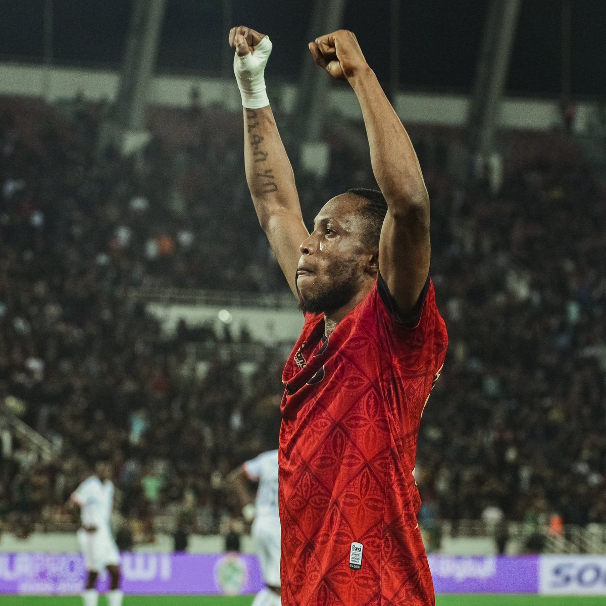 JeuneElhadj's tweet photo. 🏟️🗞️ Après la @RSBfootball, l’@ASFAR_Officiel, a découvert 𝗕𝗼𝗻𝗶𝗳𝗮𝗰𝗲 𝗛𝗔𝗕𝗔. L’attaquant guinéen du Club Olympic de Safi aime les gros morceaux et n’est plus à présenter en #BotolaProInwi. Il a permis à son club de tenir en échec les militaires (1-1) à Rabat 🔥
#FAROCS https://t.co/4CNKgXnfyW
