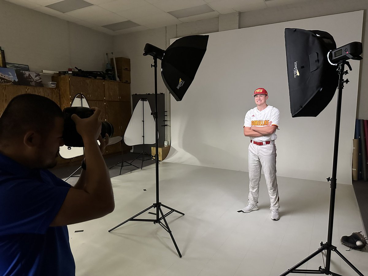 GorillasBSB's tweet photo. Promo Shoot today! #SmileForMom https://t.co/YGnEBHJOk6