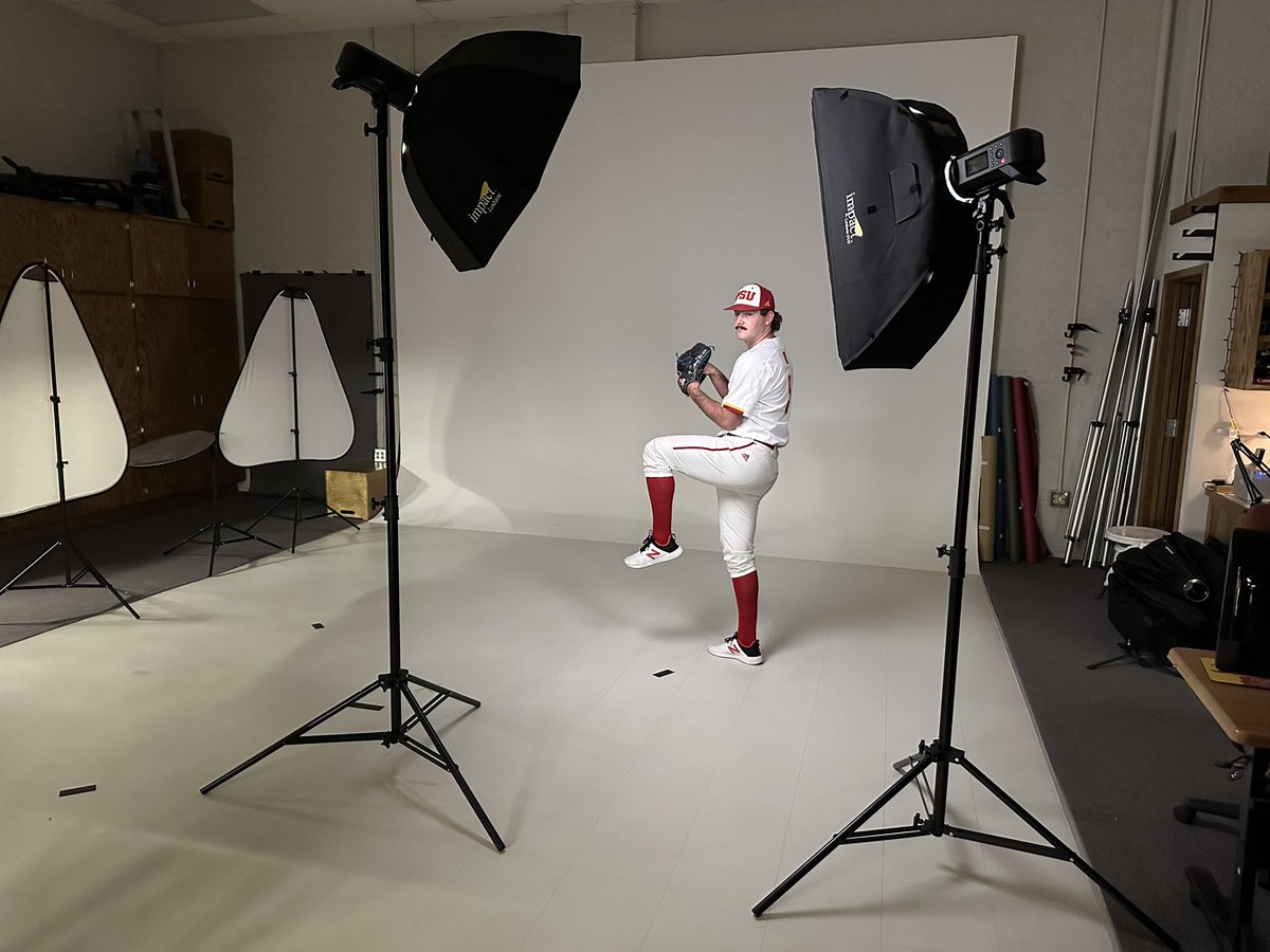GorillasBSB's tweet photo. Promo Shoot today! #SmileForMom https://t.co/YGnEBHJOk6