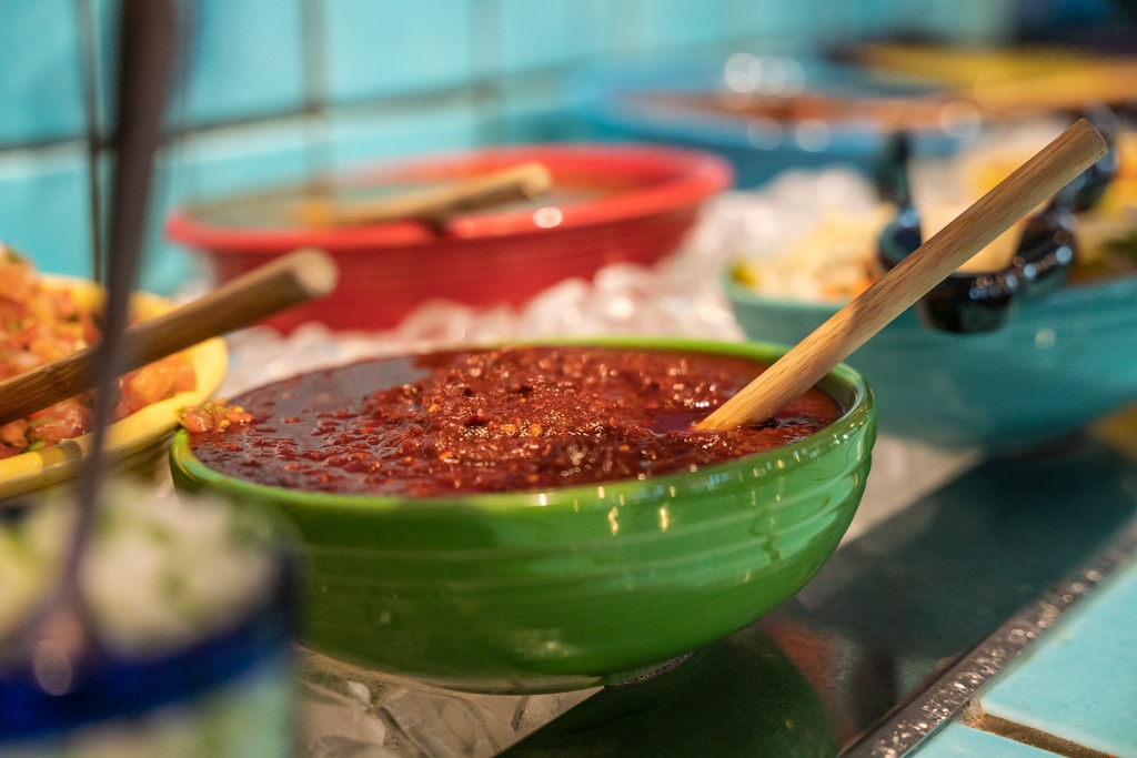 DosCoyotesBorderCafe tweet media