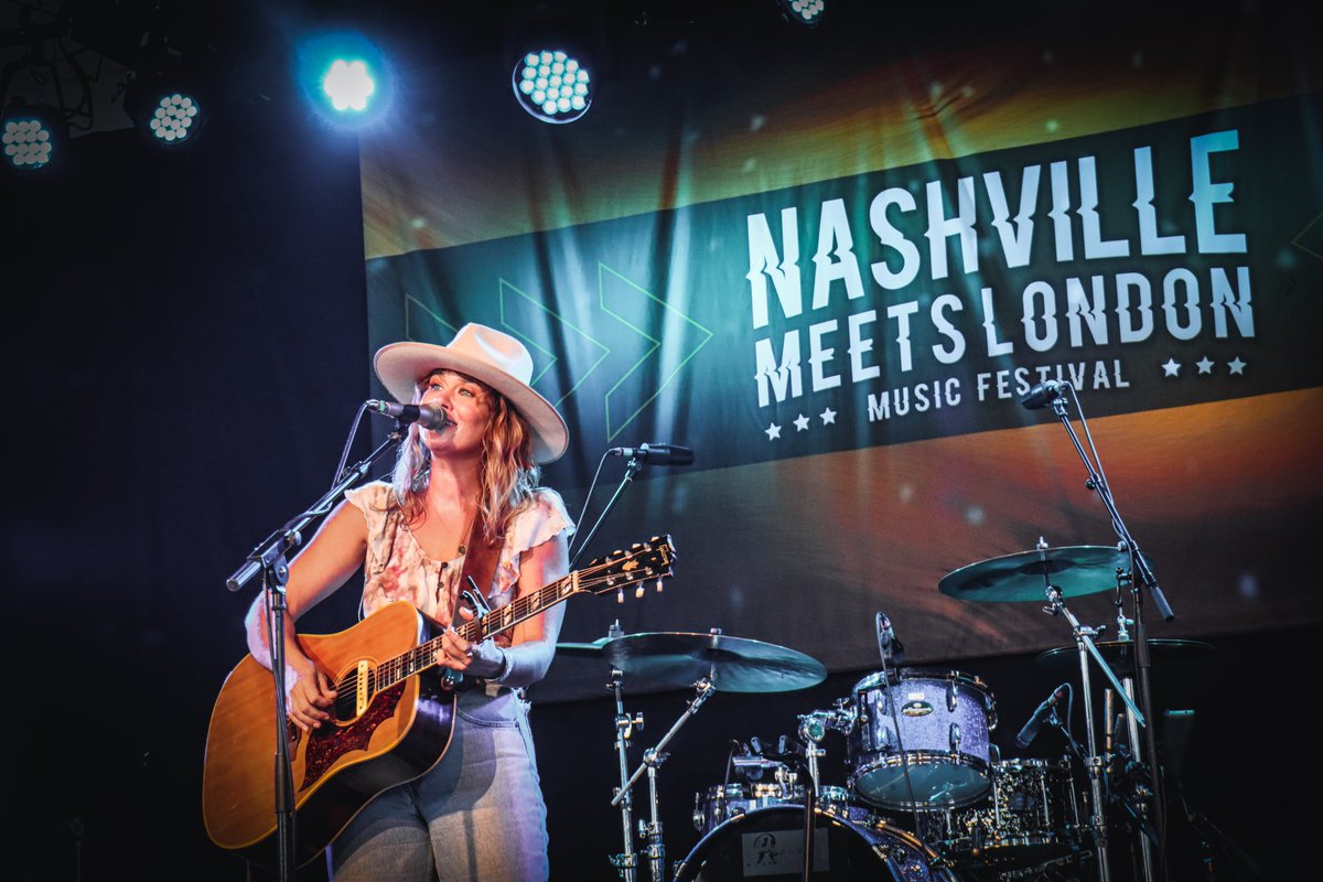 Jammin' to some Ruthie Collins today! She's ESSENTIAL for a good Fall playlist 🍂 🍁 Who agrees??
.
📸: Joe Baker 
#nashvillemeetslondon #NML2022 #trinitybuoywharf #countrymusic #americanamusic #livemusic #festival #indiefeels #fallplaylist