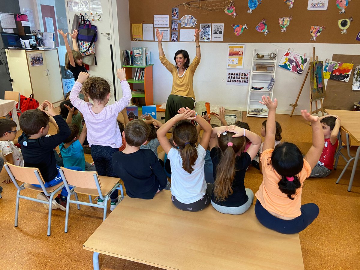 ie_martamata's tweet photo. Avui els infants d'i5 han rebut la visita de la Sònia de la @BibsTorello  dins del projecte:"Maletes de contes: contes a l'escola i explica'm un conte". Com sempre agraïts i embadalits esperant la pròxima visita! #InfIEMM https://t.co/IV4rRJDzjf