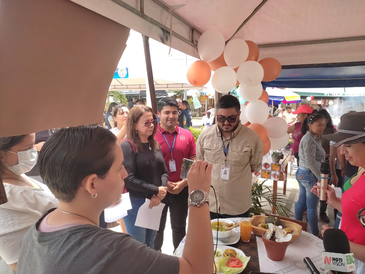 JefaturaBalsas's tweet photo. Más de 200 personas participaron de la #FeriaProductiva liderado por el Jefe Político en la parroquia #Bellamaria cantón #Balsas.
✔️ 30 stand de sectores productivos y artesanales expusieron sus productos.
@GoberElOro
@_Aristeguieta
@panchojimenezs
#JuntosLoHacemosPosible https://t.co/LvgSRYMRr1