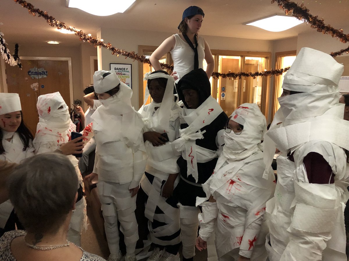 BromsMaryW's tweet photo. Celebrating the end of the first half term with some good, old-fashioned Halloween fun 🎃👻💀🤡 https://t.co/0VpvgNTyDF