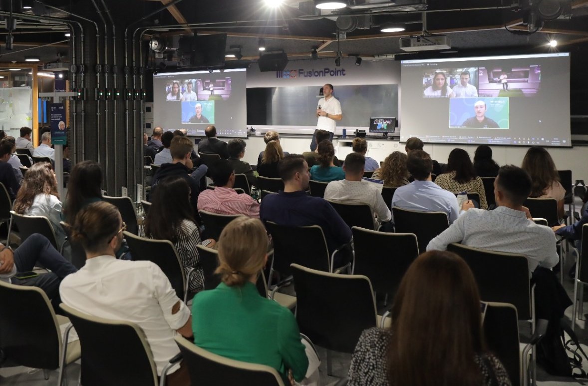 esadeEEI's tweet photo. Today @cheerscontracts #LumaLightTheWay #IllumoRobotics #LampoVet &amp; @AugmentalTech are presenting their #startup 🚀 at our #eWorksDemoDay.

They have joined our general #AcceleratorProgram and are ready 👍🏻to start their journey as part of the business world. 

We are so proud!!😎 https://t.co/pOtt3KNey2