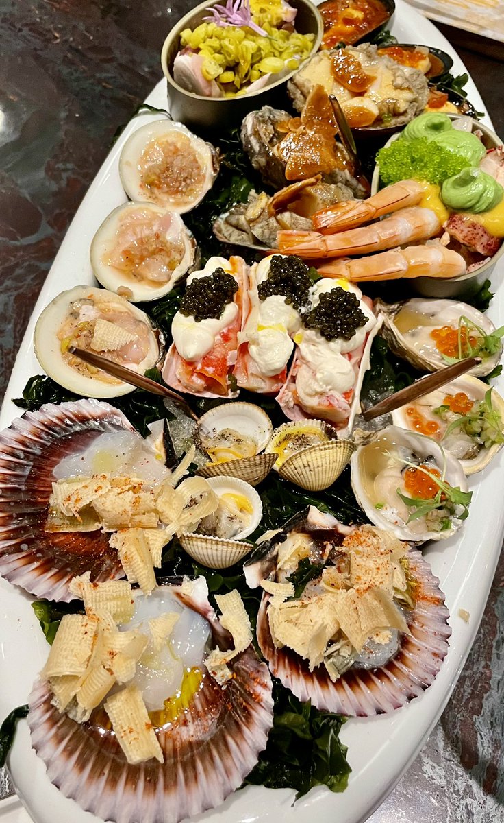 eatinglasvegas's tweet photo. I’m on an all-seafood diet: When I see food, I eat it. #shellfishplatter 
🍤🐟🦐🦀🦑🦞🐙🦪 https://t.co/hxVZsyzriD