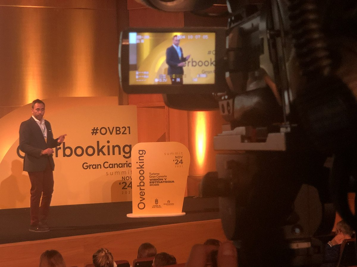 vmzelius's tweet photo. ¿Qué hubiera pasado si un 19 de octubre de 2012 no hubiese ido a  #OverbookingGranCanaria? Hoy hace justo 10 años que conocí a @ebombin, antes de que ideara @22grados y me propusiera ayudar. Así llevo desde entonces. Una entrada muy bien aprovechada, no creen? 😉 https://t.co/2DkTS8iygU