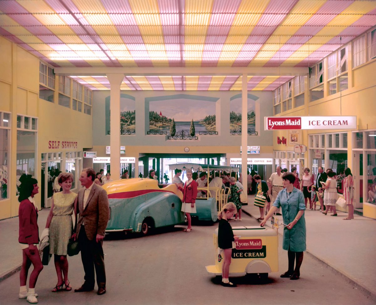 ErranceStudio's tweet photo. Ireland from the 50s by John Hinde https://t.co/l8Rcx4S7K8