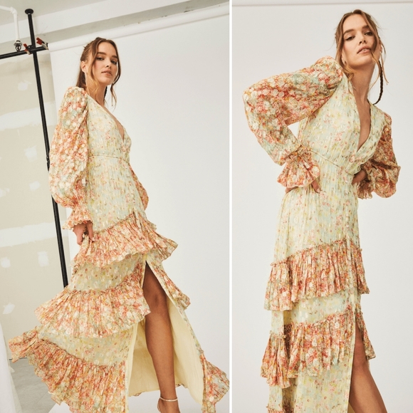 ariventures's tweet photo. So good I had to share! Check out all the items I'm loving on @Poshmarkapp #poshmark #fashion #style #shopmycloset #rococosand #marchesa #macduggal: https://t.co/VloCBcvxhF https://t.co/nVIDA6Fwj9