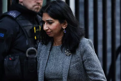 apanalis's tweet photo. 🇬🇧UK Home Secretary Suella Braverman resigns
#MultifactorialCollapse #chaos #unrest
🇬🇧Dimite la ministra de Interior Británica Suella Braverman @elmundoes 
La Seguridad será todo un severo problema🧐 https://t.co/RkyotH5H9c