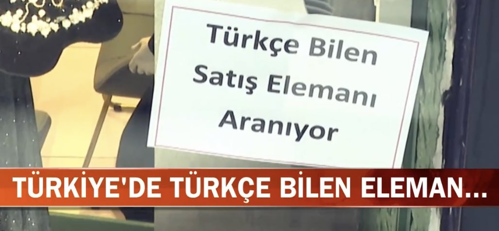 MemurGuncel's tweet photo. İstanbul'da bir #mağazanın vitrininde asılı olan "Türkçe bilen eleman aranıyor" ilanı şaşkınlık yarattı. https://t.co/W0Tyesn9nL
