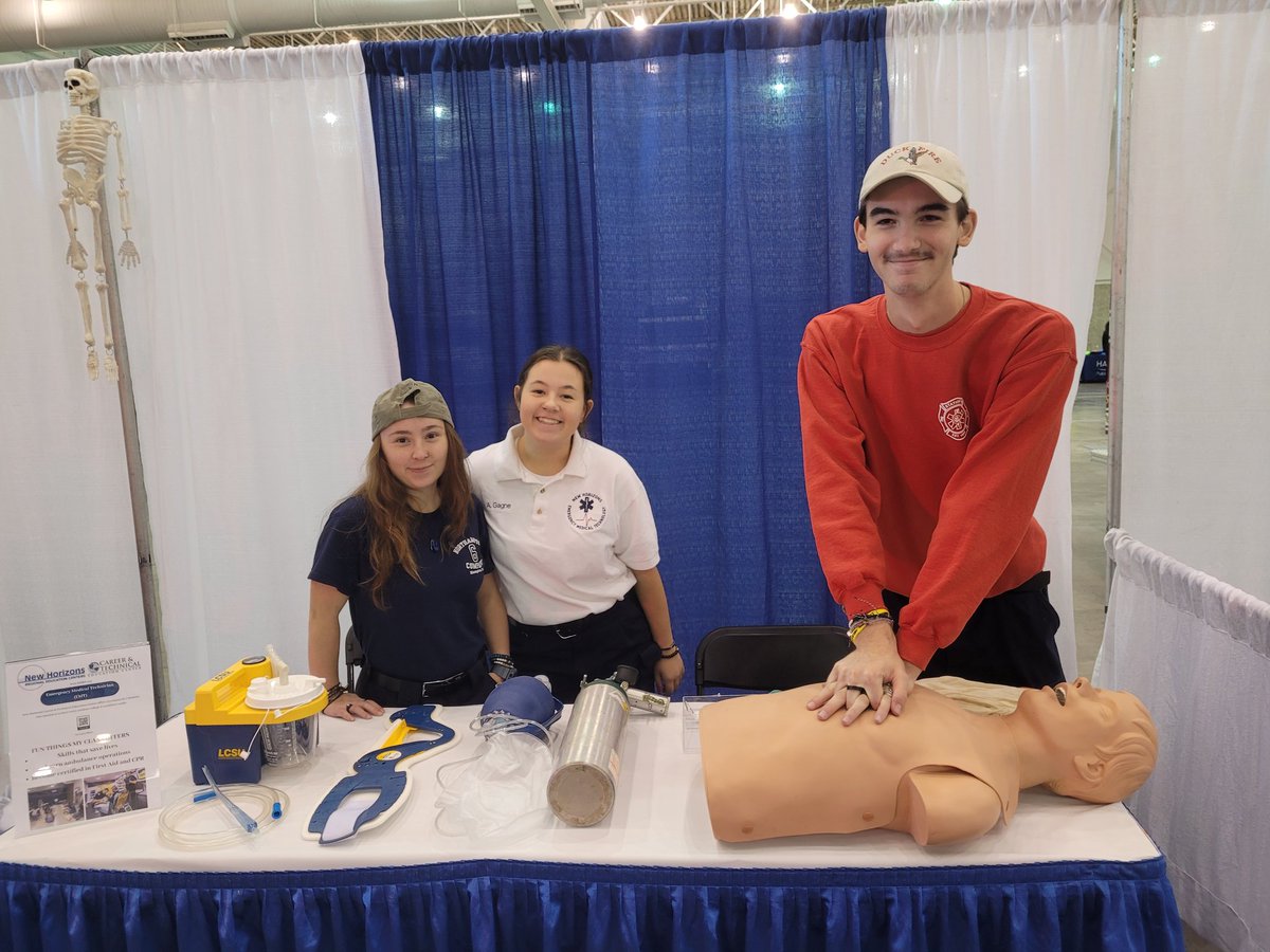 CareerWl's tweet photo. New Horizons CTE students at Hampton Academies Career Expo
#BoldlyGoing
#WeAreNewHorizons
@NHREC_VA https://t.co/0Pp4lVzy2j