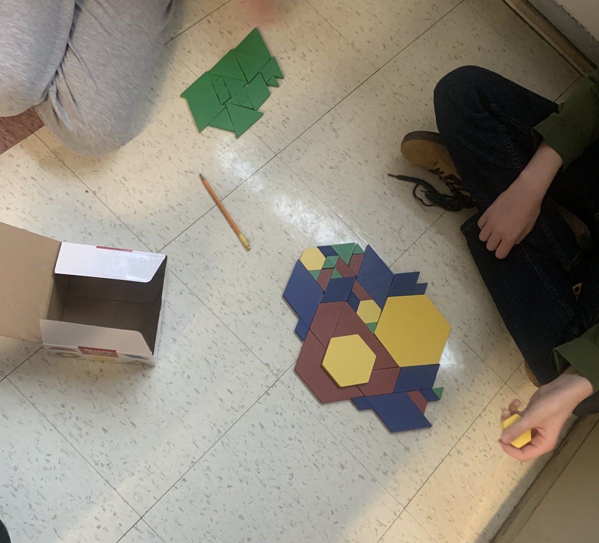 macphee_maggie's tweet photo. Some of my early finishers exploring upscale pattern blocks (they loved them) #ccrcemath @NatBanting @MathforLove https://t.co/mhhv2GP3wm