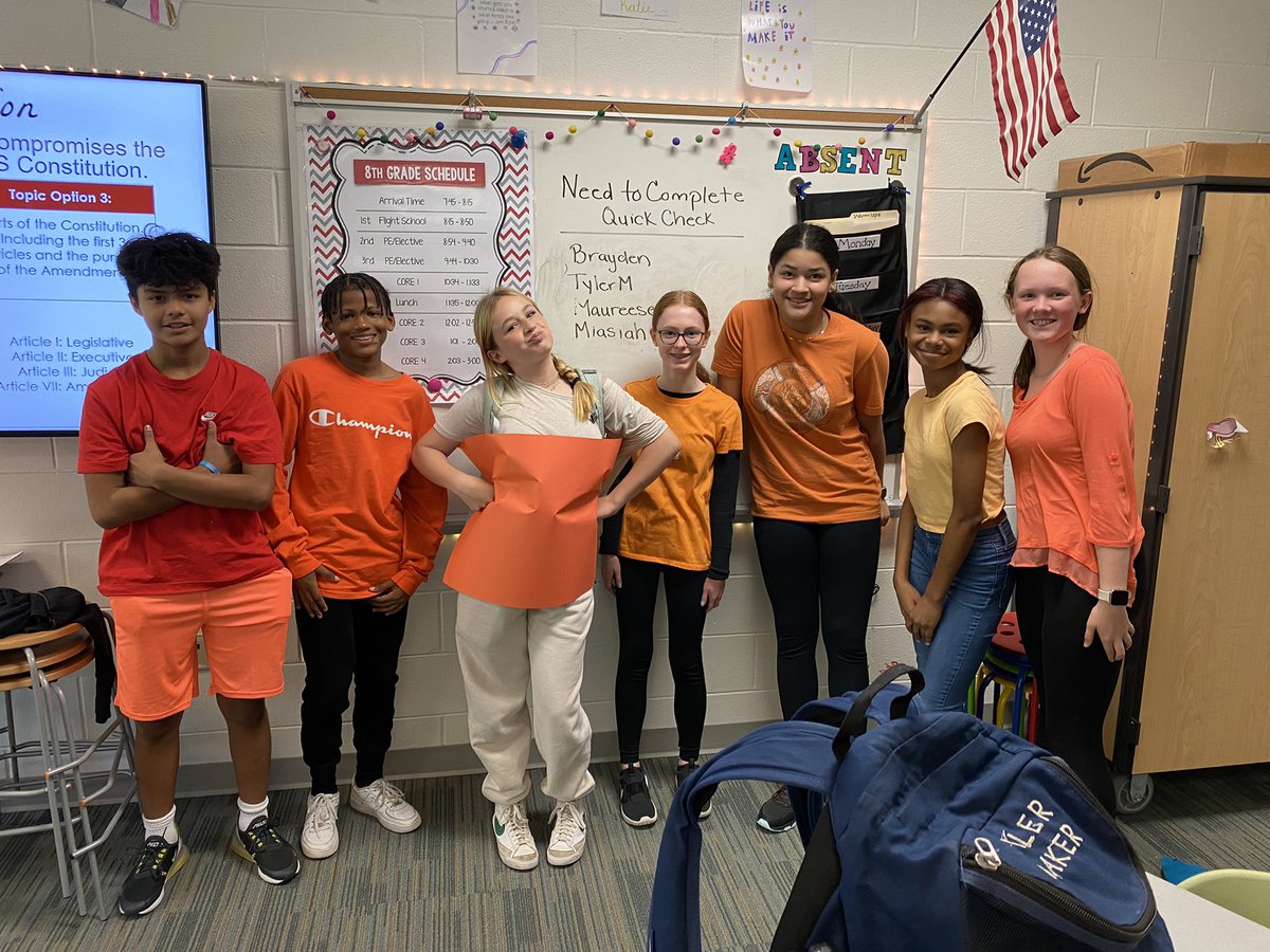 wkman3's tweet photo. Day of Unity! #stopbullying @PrincipalPHMS https://t.co/J1IoIERcmR