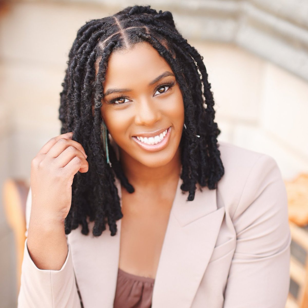 UofOklahoma's tweet photo. As OU continues to celebrate National Transfer Student Week, meet MacK, a medical neurohumanities major, who came to OU in search of a new collegiate experience and found a community that will last her a lifetime.

Read more of MacK's story by visiting https://t.co/m5YR8uI8Wv. https://t.co/YlffiZuvPd