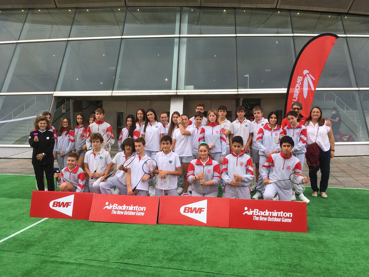 safacantabria's tweet photo. Campeonato del Mundo Junior
BÁDMINTON  🏸
España VS China
18/10/2022 Santander https://t.co/uQdqW7QyqY