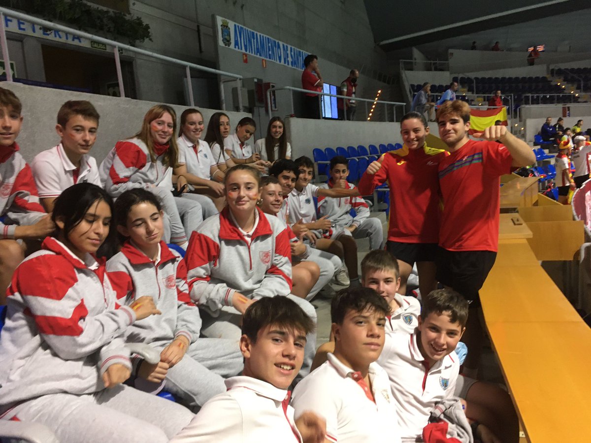safacantabria's tweet photo. Campeonato del Mundo Junior
BÁDMINTON  🏸
España VS China
18/10/2022 Santander https://t.co/uQdqW7QyqY