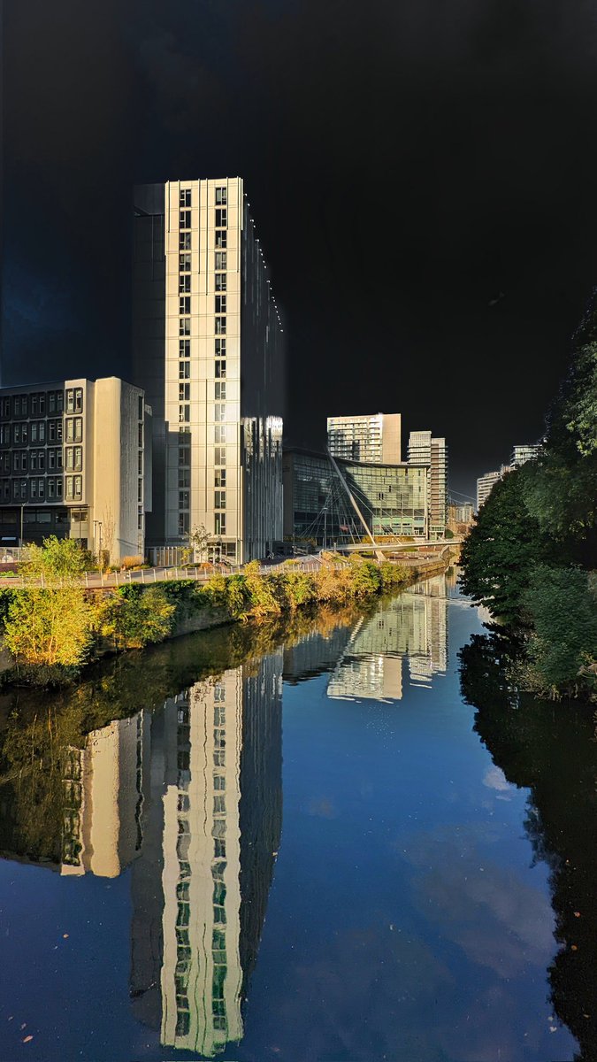 cesarbul's tweet photo. Day and night in one photo - The River Irwell, #ManchesterPhotos https://t.co/XLKnK95Rhb