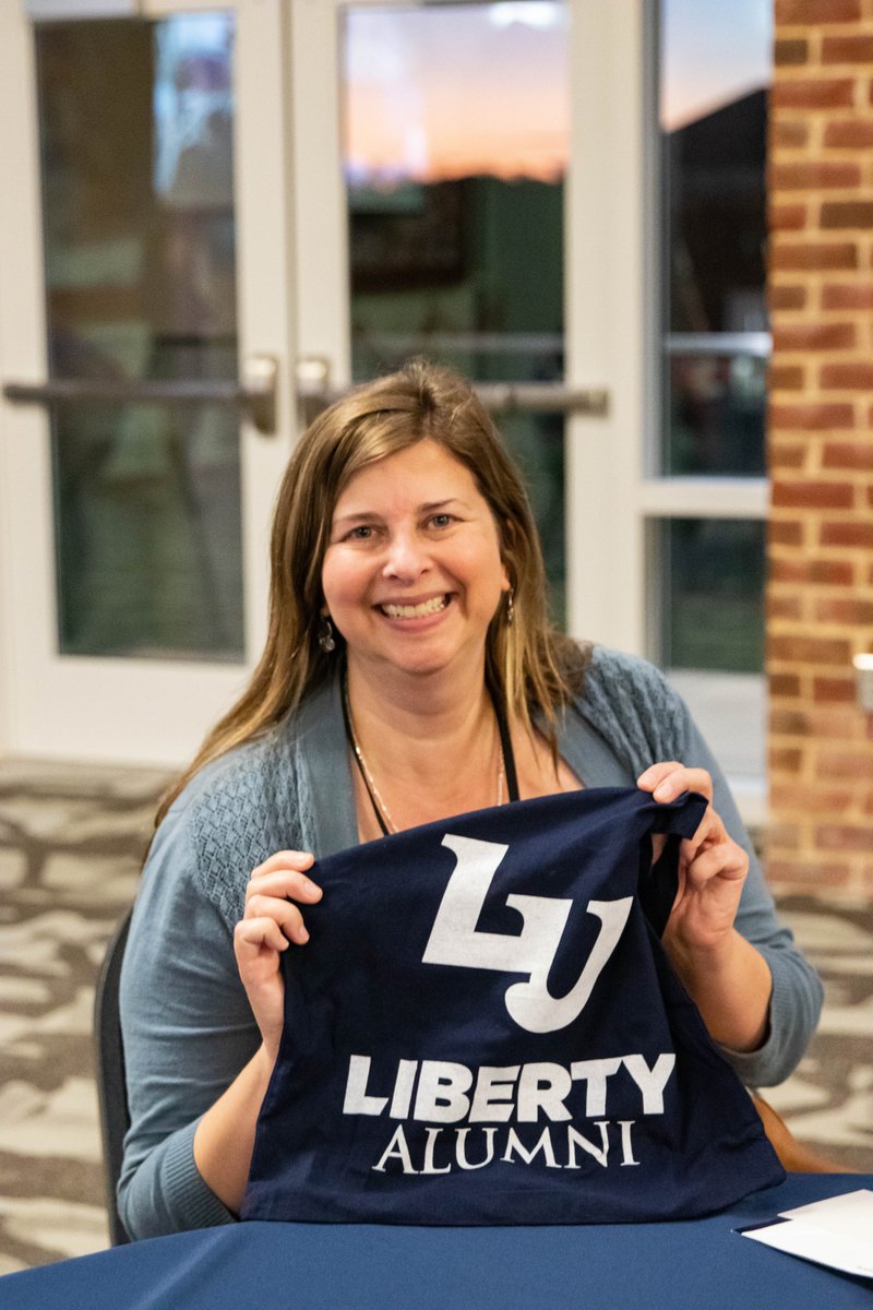 LibertyUAlum's tweet photo. We had a blast interacting and connecting with our alumni at this year's Homecoming Reunion 🎉 We hope you were able to make some great memories with fellow alums! #LibertyUniversity #LUHC22 #ProudLUAlum https://t.co/3QtOYDzjg8