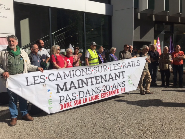 DietEthik's tweet photo. On est pour le ferroviaire !
On veut du report modal
➡️MAINTENANT
Pas dans 20 ans et pour un coût de 20 milliards 👎
#LyonTurin #Telt #Transalpine
Dans un an et avec un coût de 1 milliard ! 👍 https://t.co/e5gwhPdOTT