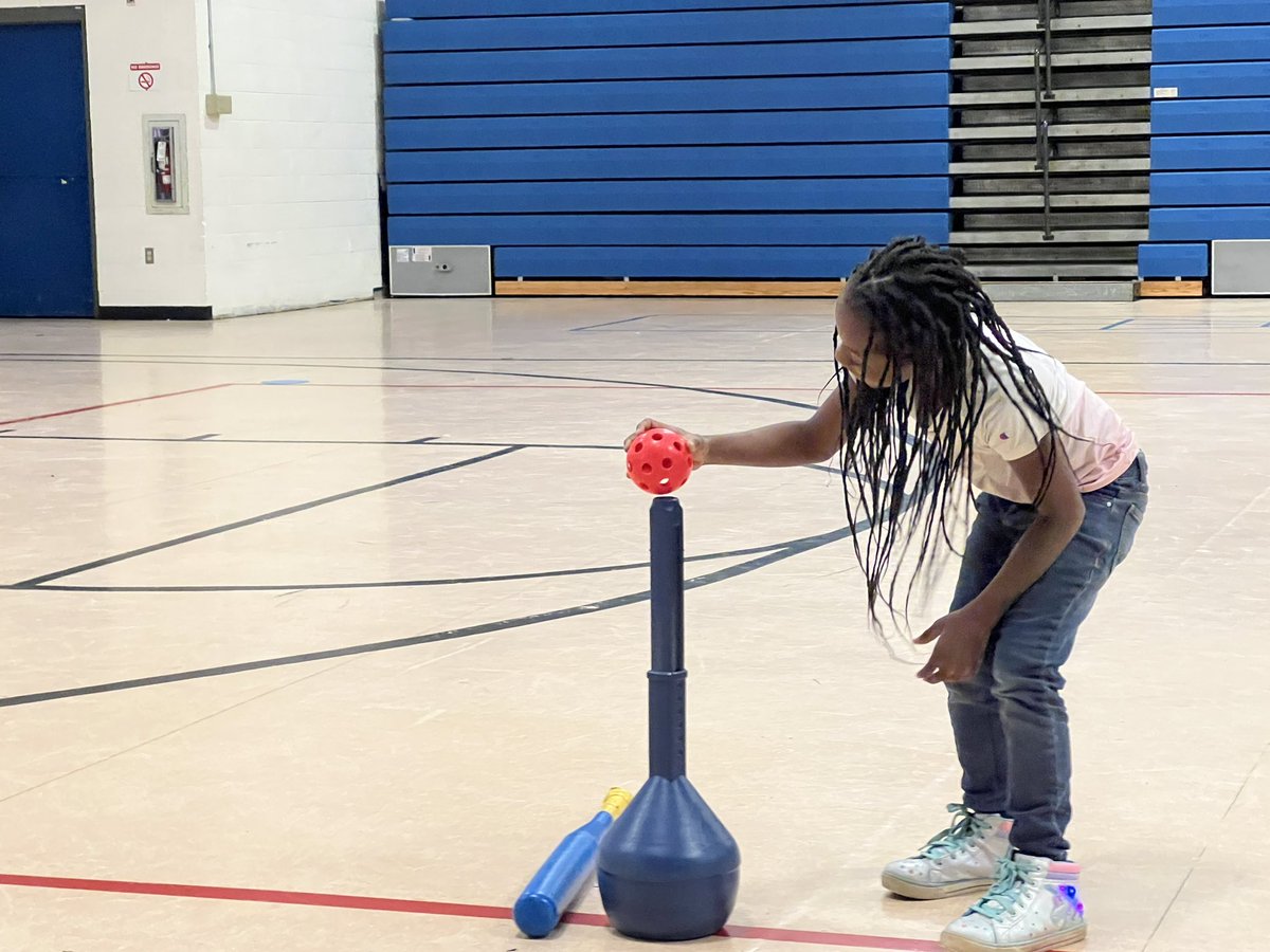 LMESTigerNation's tweet photo. Second grade is working on batting appropriately and fielding the ball! #squashthebug @Supt_Hamlett @FCPSchoolsTN https://t.co/CcJqwZyPU7