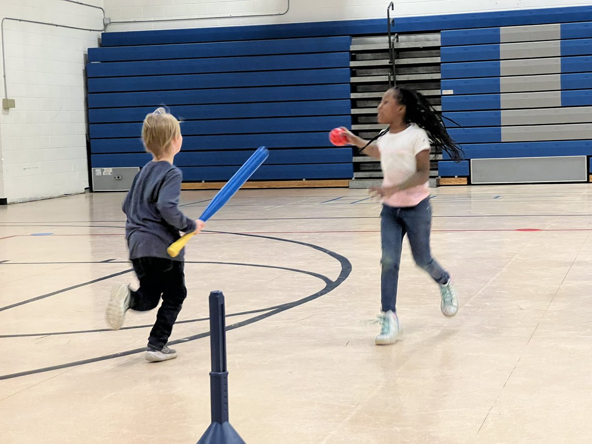 LMESTigerNation's tweet photo. Second grade is working on batting appropriately and fielding the ball! #squashthebug @Supt_Hamlett @FCPSchoolsTN https://t.co/CcJqwZyPU7