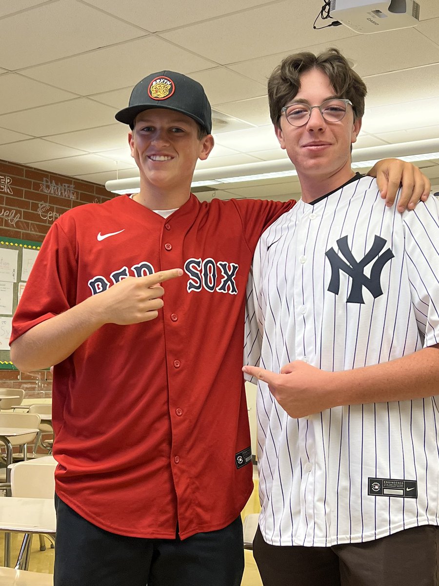 EdisonChargers's tweet photo. Jersey Day! #BeatFV #BellWeek @Yankees @RedSox #RivalryWeek https://t.co/MC3eWwf0da