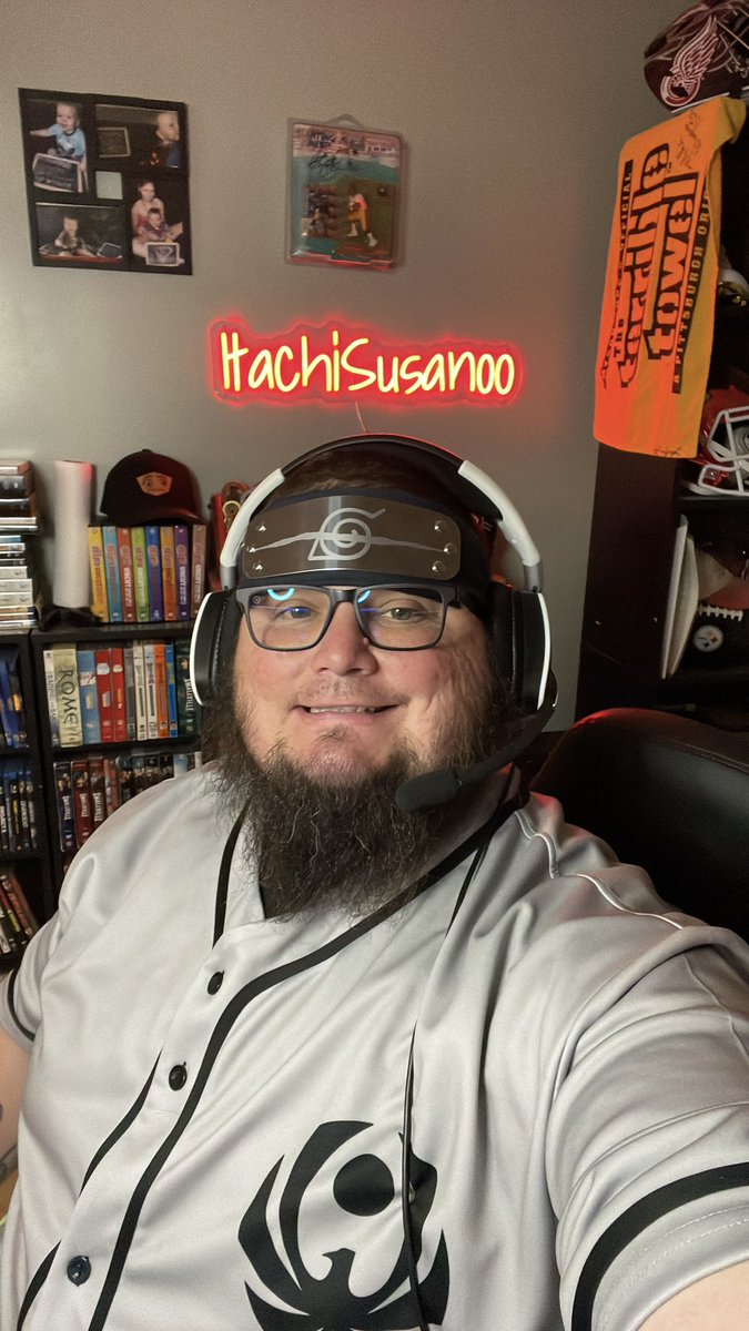 _ItachiSusanOO's tweet photo. Getting ready for the CLASH!! @CroweGamingg vs @djacksonweather!! Let’s go #TeamCrowe!! https://t.co/Fdat40Pzym