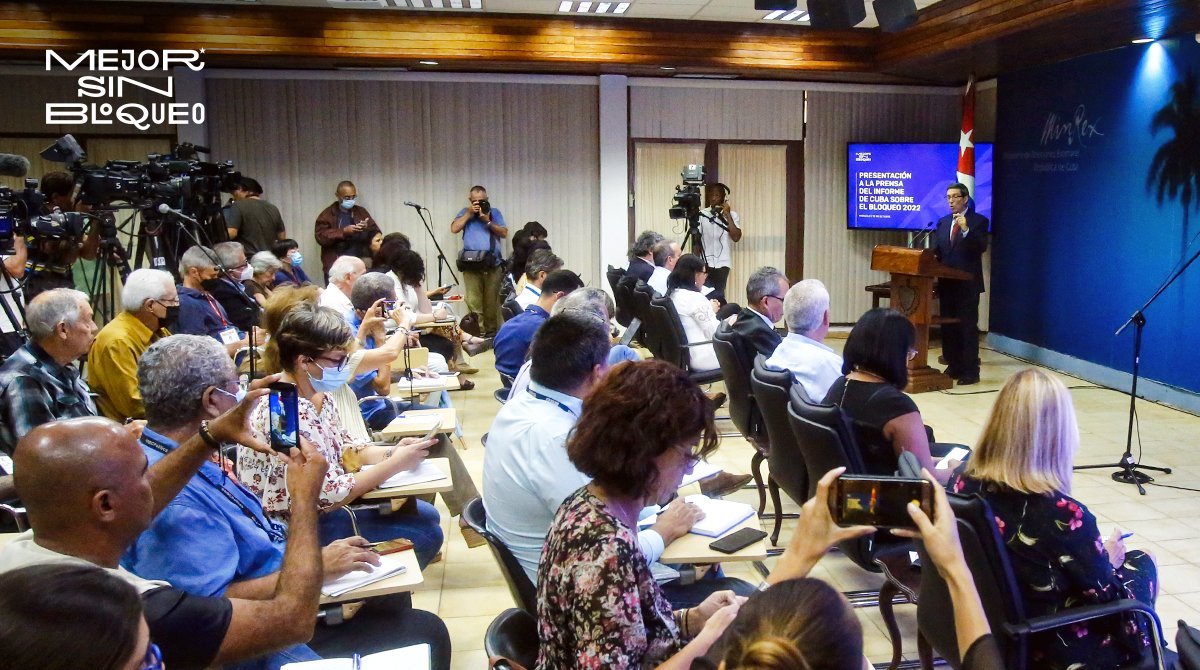 CubaMINREX's tweet photo. Palabras del canciller @BrunoRguezP en la presentación a la prensa nacional y extranjera, del informe de #Cuba🇨🇺 sobre la resolución 75/289 de la Asamblea General de las Naciones Unidas

🔗https://t.co/g6CR8A1oTT

#MejorSinBloqueo https://t.co/9OSQEOvizd