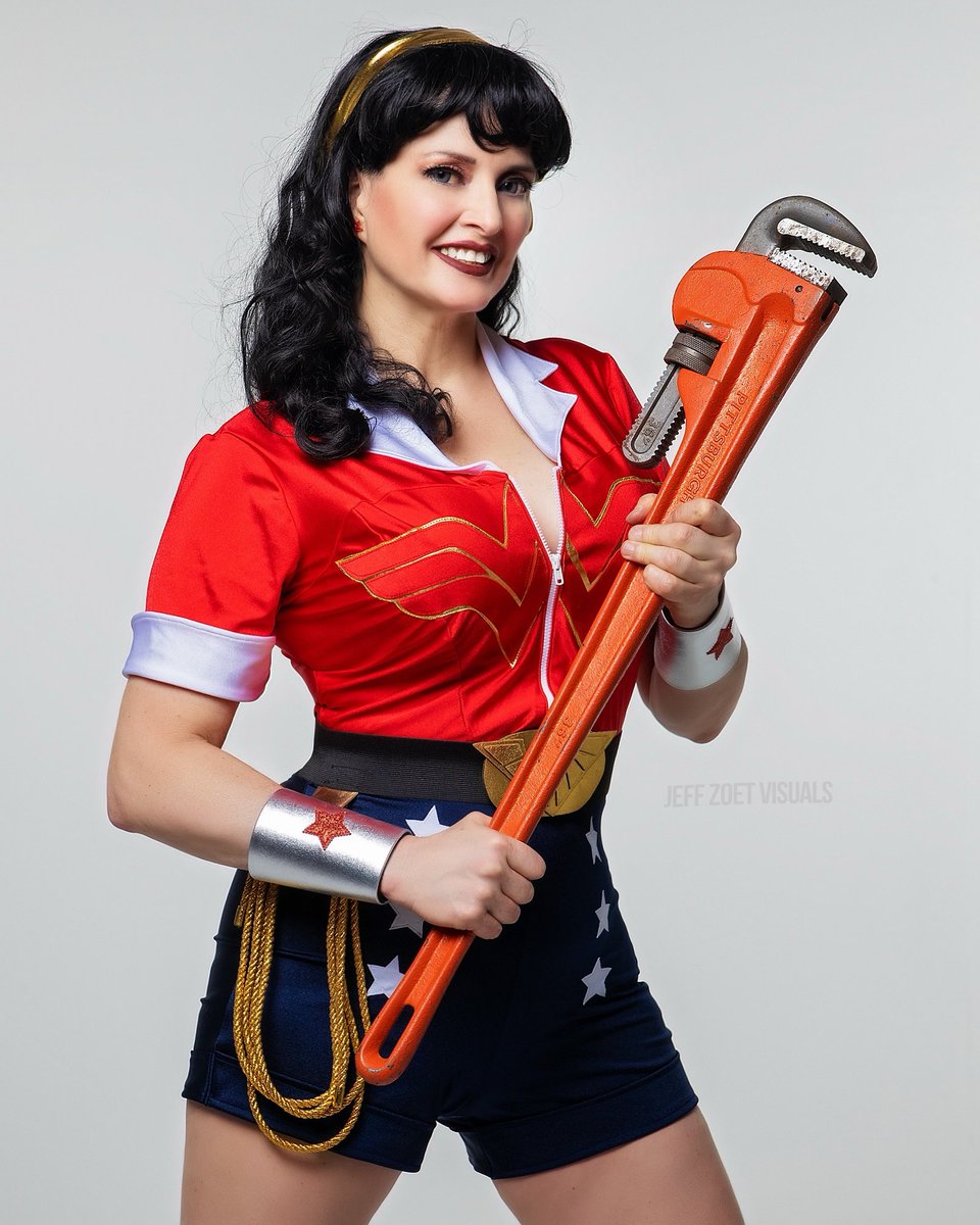 a2miwonderwoman's tweet photo. Happy Wonder Woman Wednesday! ❤️🌟💙

Photo by @jeffzoetvisuals 

#bombshellwonderwoman #bombshellwonderwomancosplay #dcbombshells #dcbombshellscosplay #dcbombshell #wonderwoman #wonderwomancosplay #dccomics #dccosplay #dccomicscosplay #a2wonderwoman #a2miwonderwoman #amhcosplays https://t.co/SVClHcpsnI