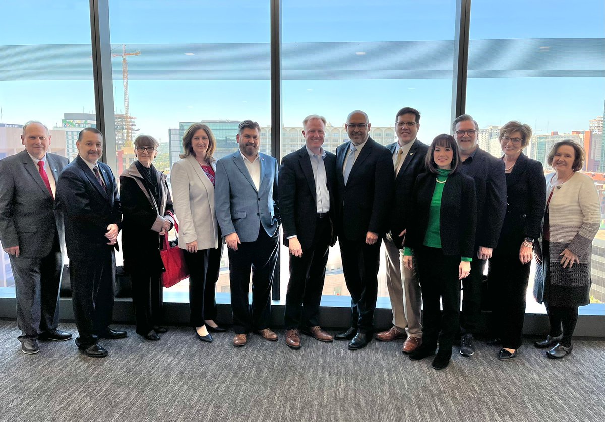 LoweryHart's tweet photo. Working to move Texas forward with my amazing @TACC_News colleagues and @HKellerEDU who is leading with courage and commitment. https://t.co/ZKh8g3Hwt0