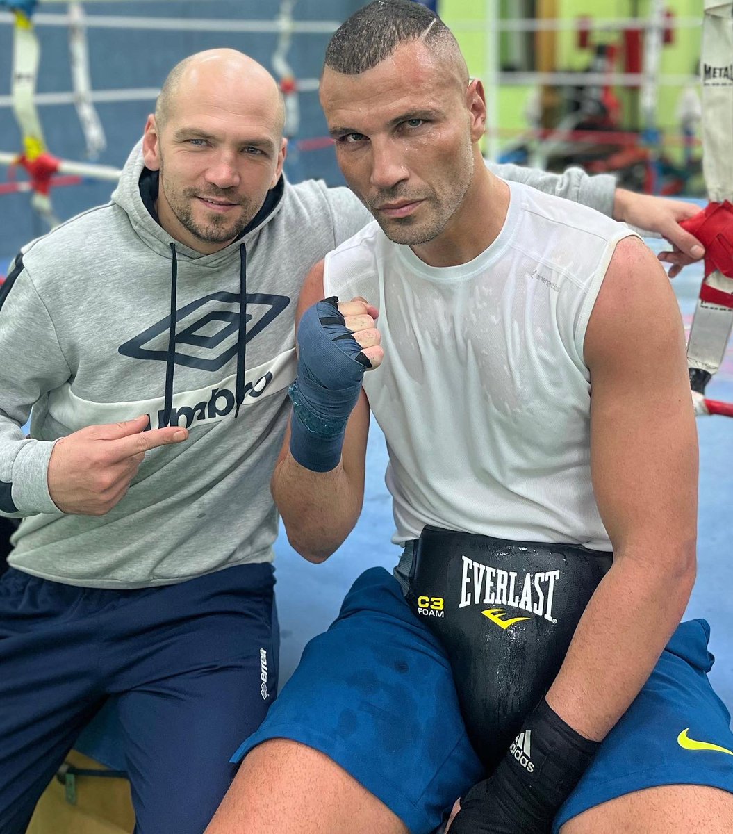 bilellatreche's tweet photo. J - 10 👊 #EyesOfTheTiger 🔥💥
🥊 rdv le samedi 29 octobre au pied du ring 🥊
Titre iBF international en jeu en 12 rounds de 3 minutes.
Ça passe ou ça casse …
@IBFUSBAboxing @dijon https://t.co/fW4nEbzkNH