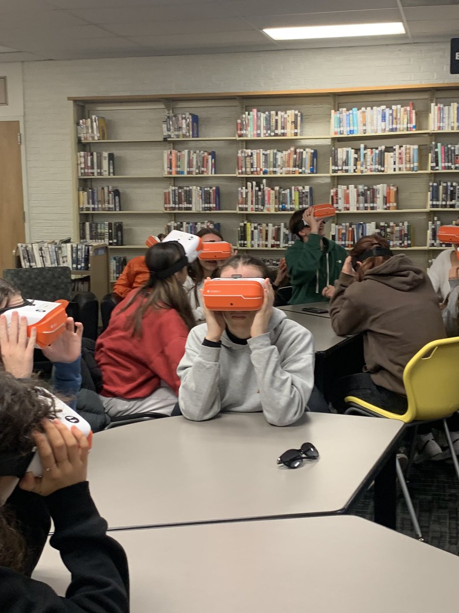 MmeHayles's tweet photo. Loving our @TigerLMC for creating cutting edge group activities for our French exchange! https://t.co/QF3yMfvRyn