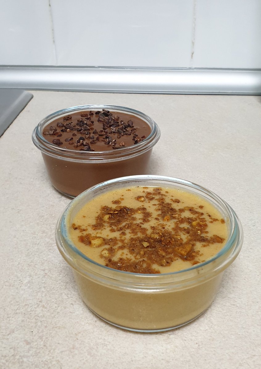 holisticament's tweet photo. Mi pasión por la calabaza traspasa fronteras. Aquí mi primera versión de dulces con ella, flanes otoñales proteicos y probióticos 🍁🥰
#receta #saludable #detemporada #microbiomefriendly #prebioticfood https://t.co/QMvNywciut