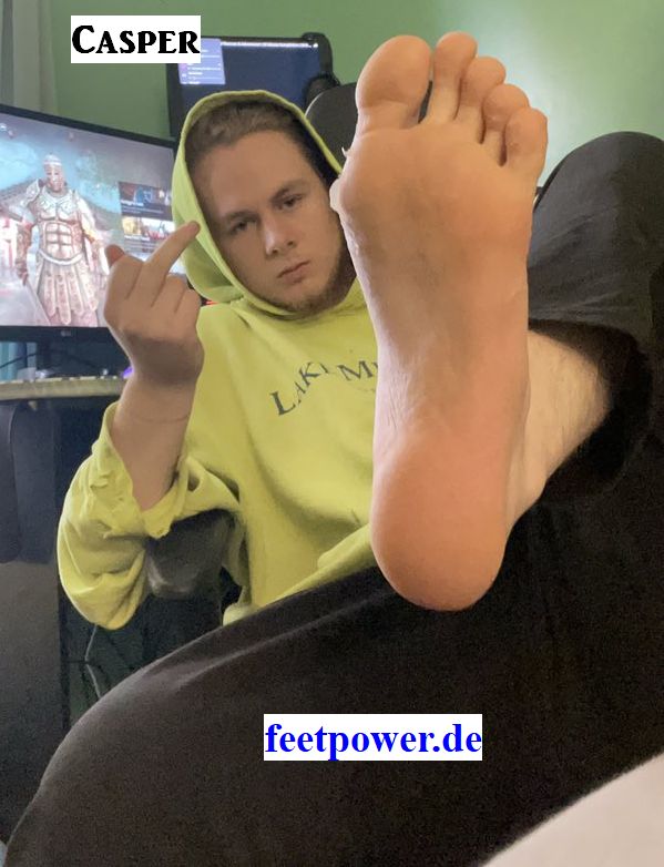 kingtim2012's tweet photo. Top 78 on #footkingspoll is the #americanmaster and #footprince #mastercasper with hot #malefeet vote for this footdom now https://t.co/BqFTFb2XLJ https://t.co/es4egskdaT