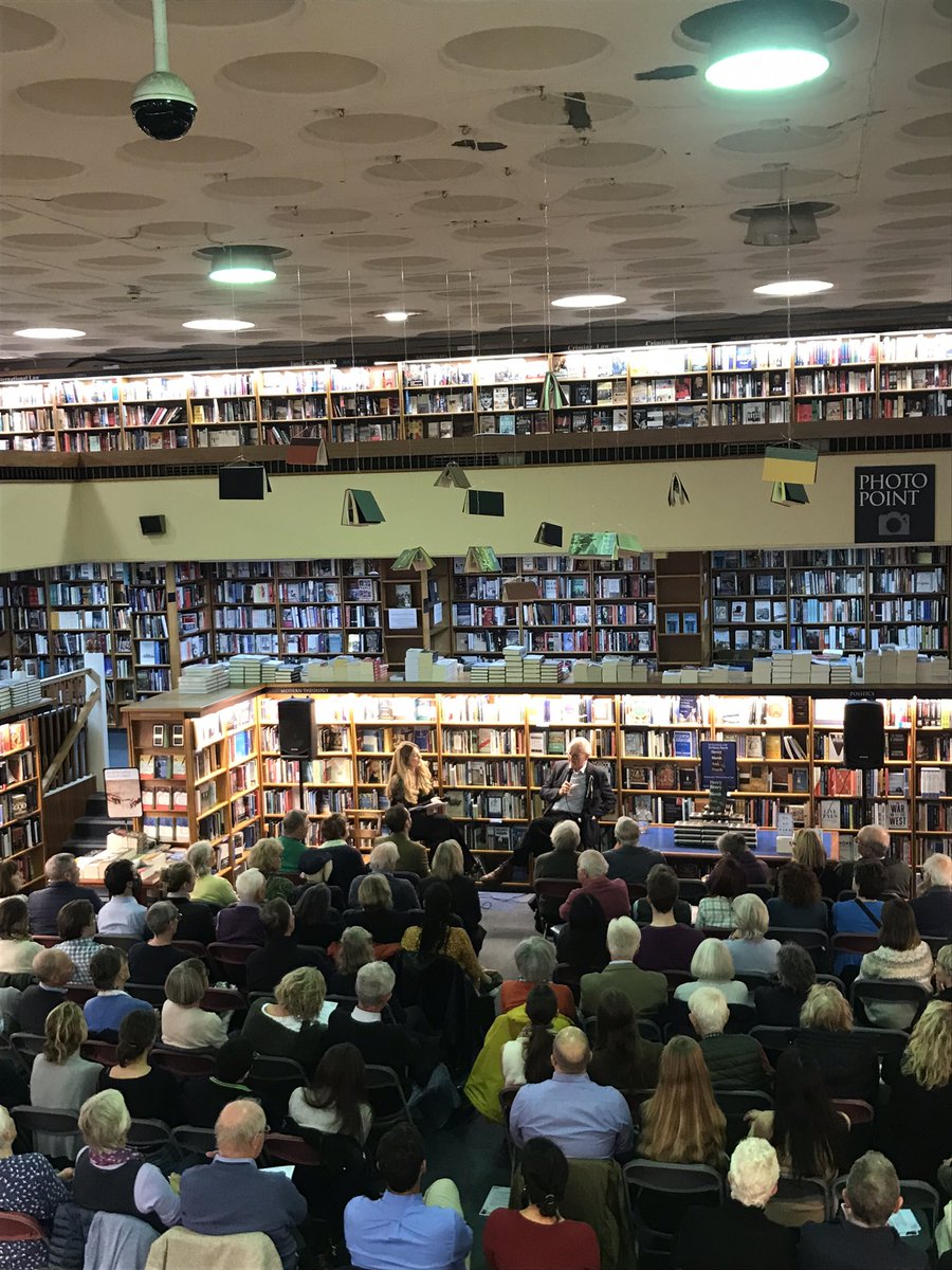 An incredibly passionate and inspiring talk this evening from @DrHenryMarsh A sold out audience in our Norrington Room @blackwellbooks heard Dr Marsh speak about his latest book with @almurph18 Check our website for more events