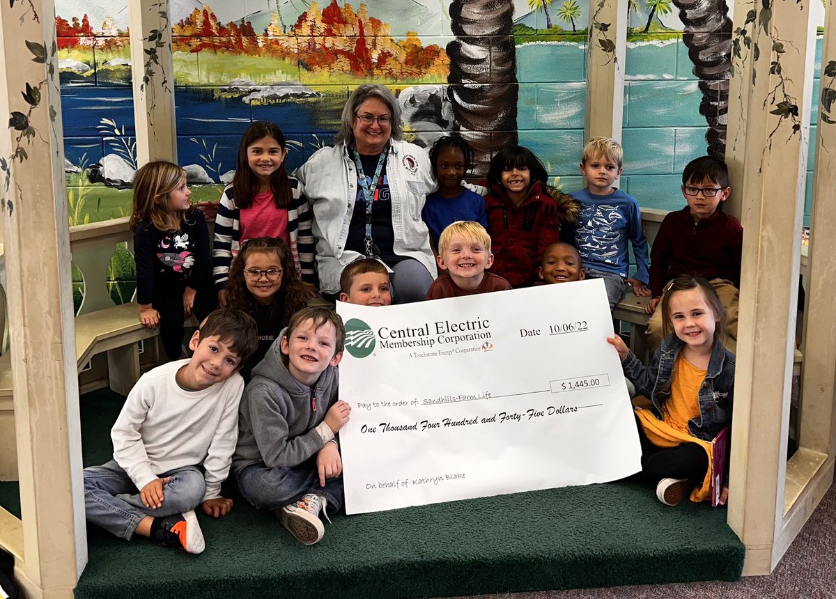 MusicAtFarmLife's tweet photo. Way to go, Mrs Blake! She was awarded a Bright Ideas grant from Central Electric today. “Hooking Readers with Book Genres” will allow her to genrefy the Easy Section of the SFL library as well as teach genres during media using costumes &amp; puppets! @sfltrojans https://t.co/D5556F1ZFU