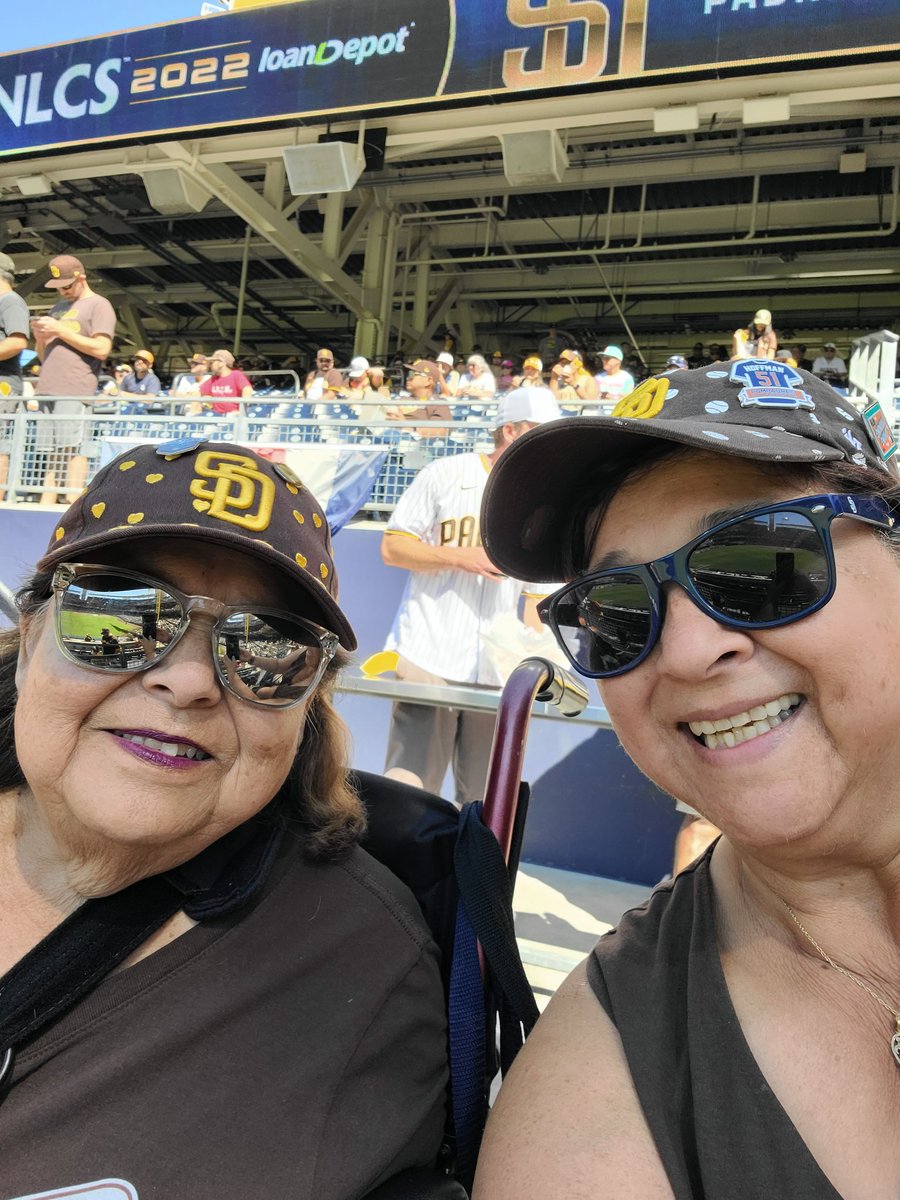 lstollenwerk's tweet photo. #TimeToShine
Game 2 Let's do this ⚾️💛🤎
Beat the Phillies https://t.co/8pLA7NpWz4