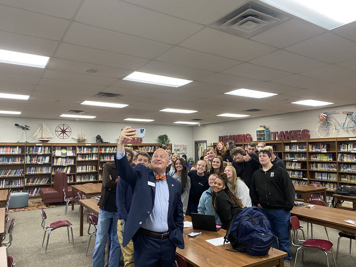 utmartin's tweet photo. We started off the high school visits by staying close to home! It’s always fun visiting with seniors from Gleason, Westview, Dresden and Greenfield. #weakleycounty #futureskyhawks https://t.co/yLwclQ1hNg