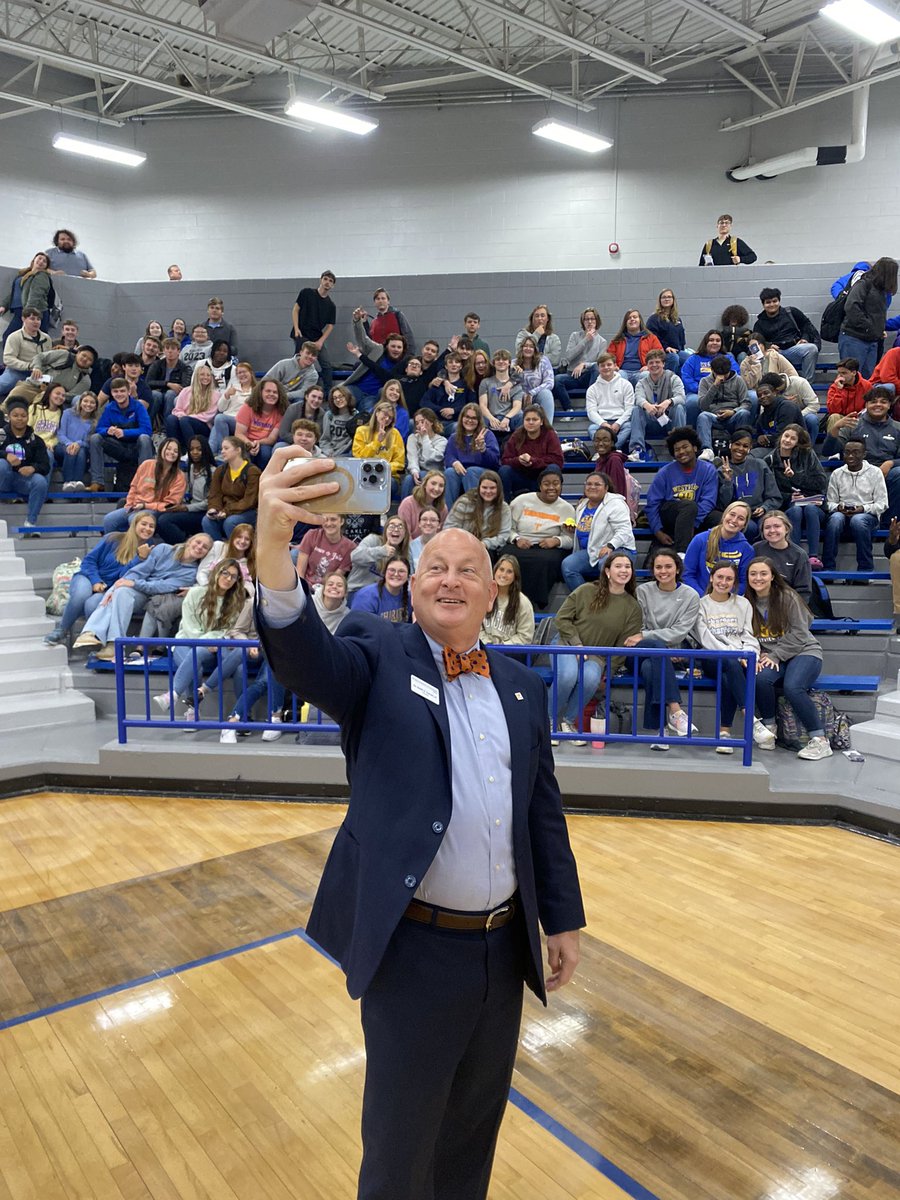 utmartin's tweet photo. We started off the high school visits by staying close to home! It’s always fun visiting with seniors from Gleason, Westview, Dresden and Greenfield. #weakleycounty #futureskyhawks https://t.co/yLwclQ1hNg