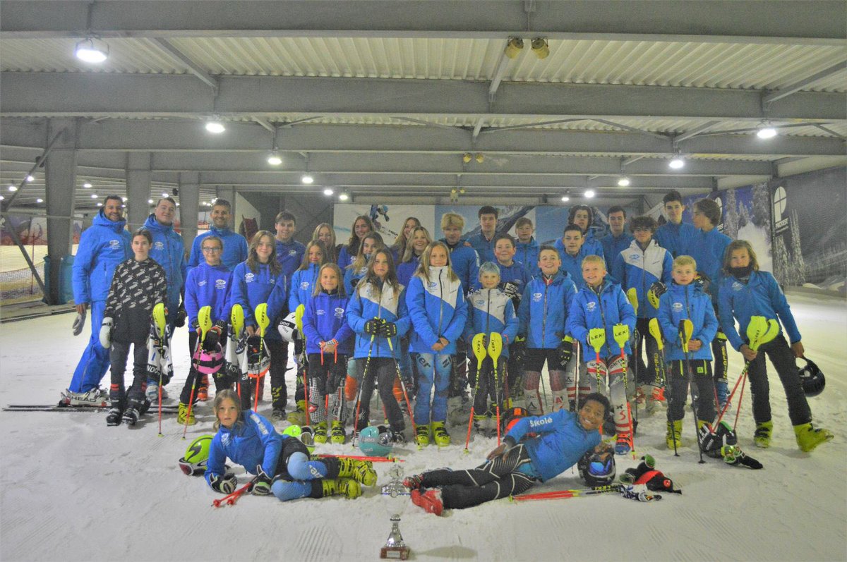 SNV_RacingTeam's tweet photo. Ben jij zot van skiën en wil jij ook altijd de snelste zijn? Kom dan vrijblijvend eens testen bij ons Racingteam!  Aanmelden kan via bestuur@snowvalley-racingteam.be! Tot snel!  #sneeuwsportvlaanderen #sportersbelevenmeer #onsteam https://t.co/XVS2e6BNk6