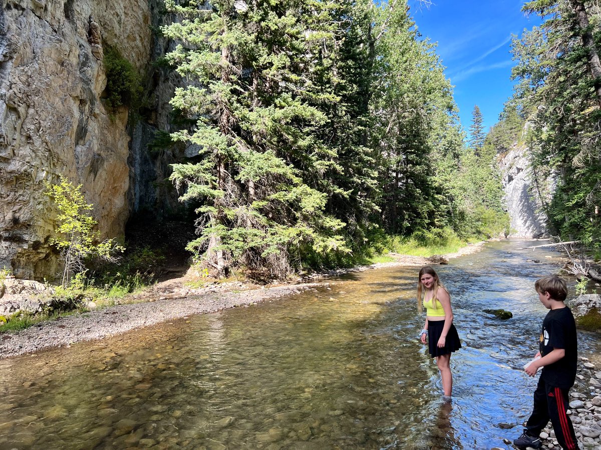 MacaroniKidPBG's tweet photo. Check out our 10 reasons why Circle Bar Ranch in Montana is the spot for a perfect family vacation! 
https://t.co/MLEQf6qxfk
#hosted #mackid #mackidtravel #travel #family #familytravel #kids #duderanch #allinclusive #circlebarduderanch #montana #tubing #judithriver https://t.co/QOobQFOte4