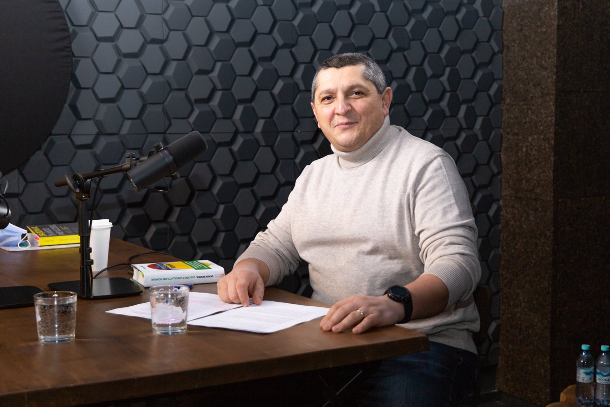 Ceva idei?
Mâine după-amiază filmez la București un nou episod Hacking Work. Înregistrăm în studioul celui mai popular și mai respectat podcast din România, având ca invitat unul dintre realizatorii acestui podcast despre arhitectura minții 😎.
Ce ați vrea voi să îl întreb?