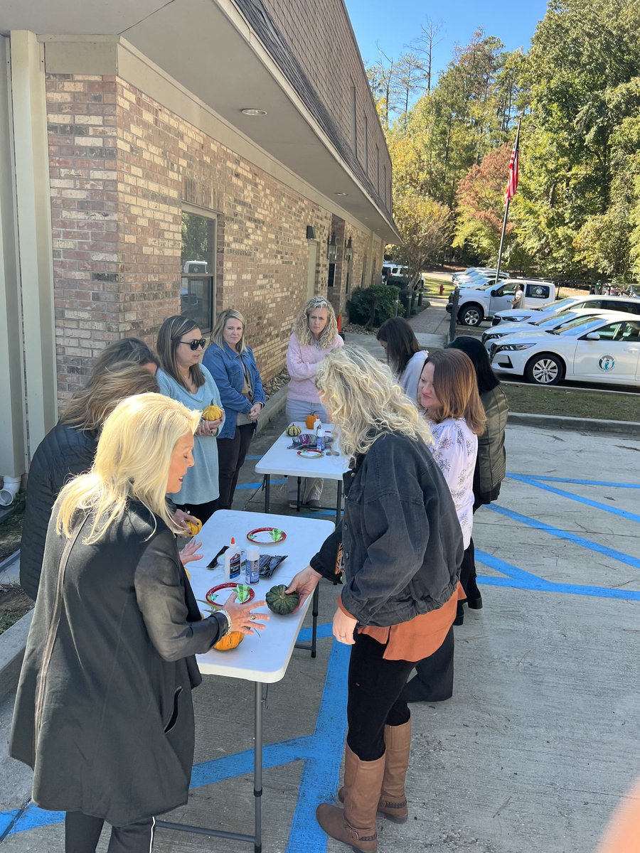 SandyReid1616's tweet photo. What a wonderful day with our dynamic counselors!  Thank you, Mrs. McMillan &amp; The Excellence Group for a great SEL training! #LCSDNextLevel #LCSDExcellence https://t.co/tcCDRXaGGP