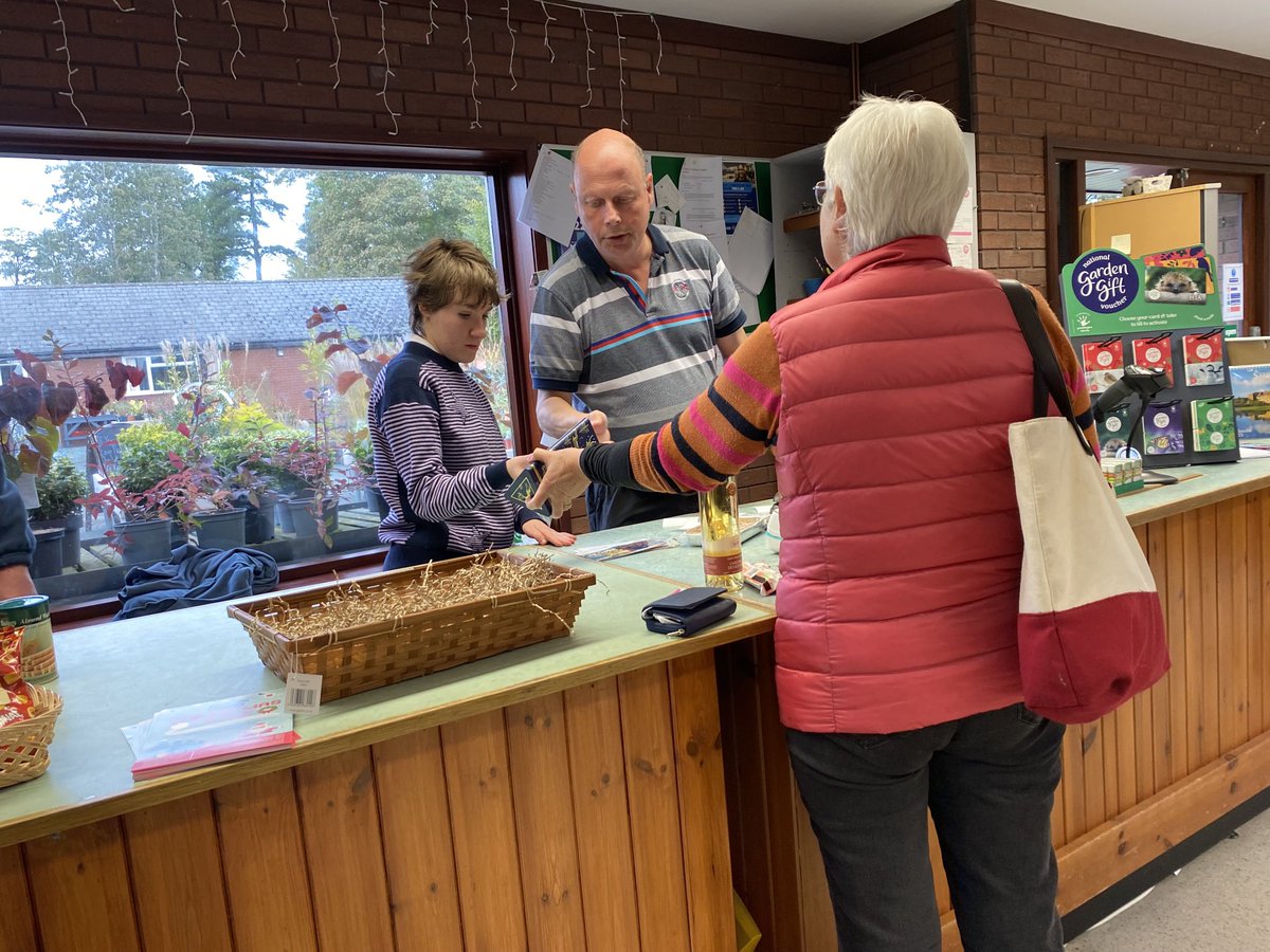 RE_Derwen's tweet photo. Molly working with Simon serving customers independently- showing her customer service and money handling skills ⁦@DerwenCollege⁩ https://t.co/JC4vKaAkil