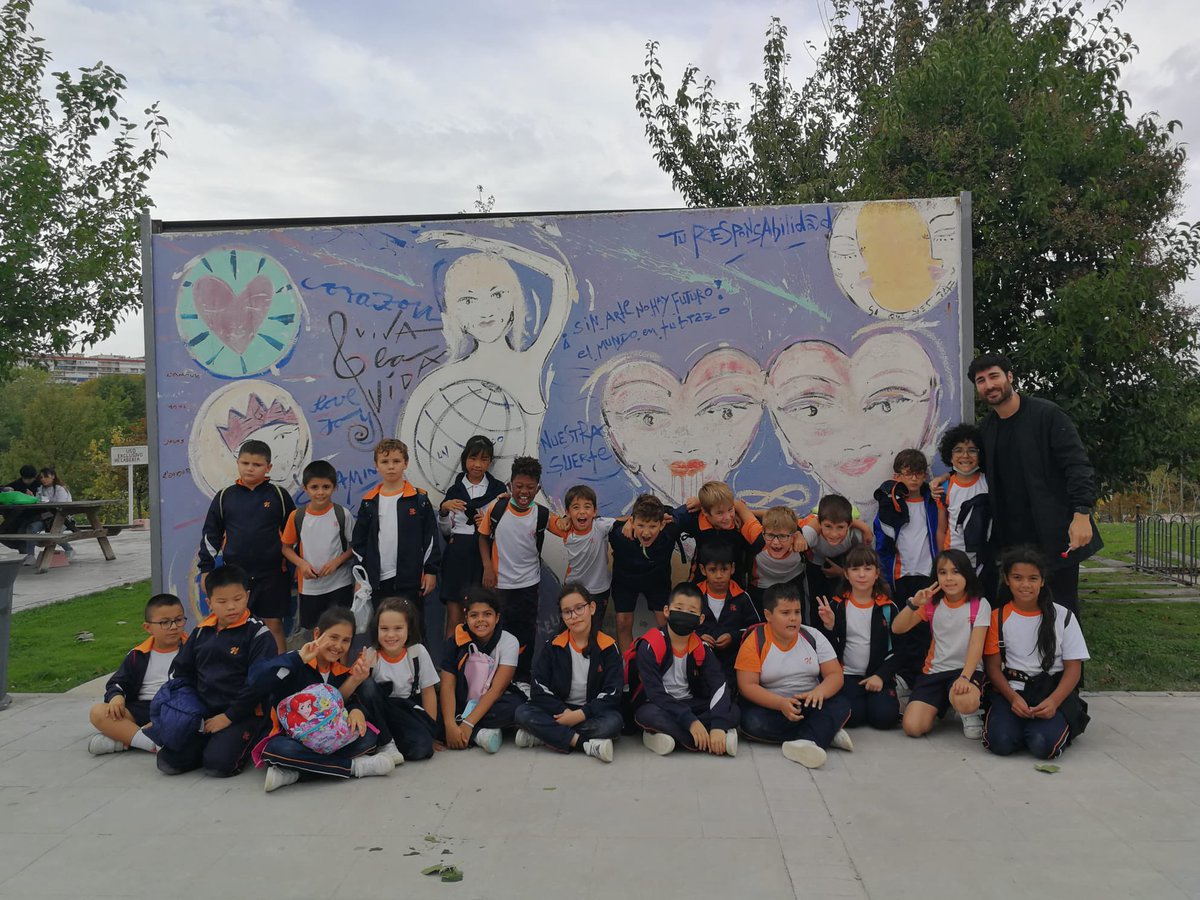 nazaretoporto's tweet photo. ¡Día de aprendizajes especiales para los alumnos de #3EP! Excursión 🔝 para conocer monumentos en el #ParqueEuropa y descubrir el cuerpo humano visitando @LaMujerGigante https://t.co/tENhiapPxZ