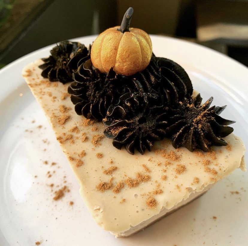 The fall weather returns, and so does the HARVEST MOON cheesecake - a spiced chocolate maple marzipan cashew cheesecake. 

#pittsburgh #vegan #atownpgh #onionmaiden #veganpittsburgh #eatdrinkvegan #pghasianfood #cheesecake #cashewcheesecake #cashewsruleeverythingaroundme