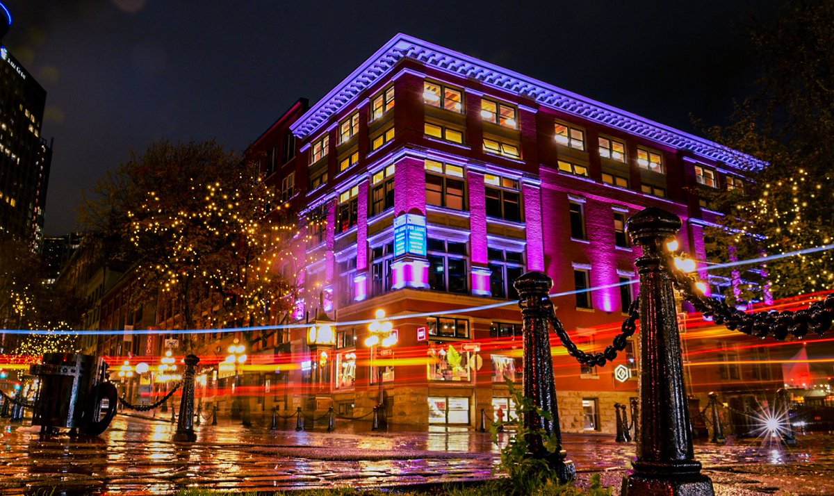 expinsite's tweet photo. Gastown at night #vancouver #night #longexposure #nightphotography #photography #urbanphotography #cityphotography #nikonphotography #nightlife #lighttrails https://t.co/i8HnMaX2ty